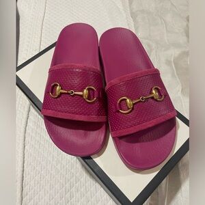 Authentic EUC Gucci slides size 39